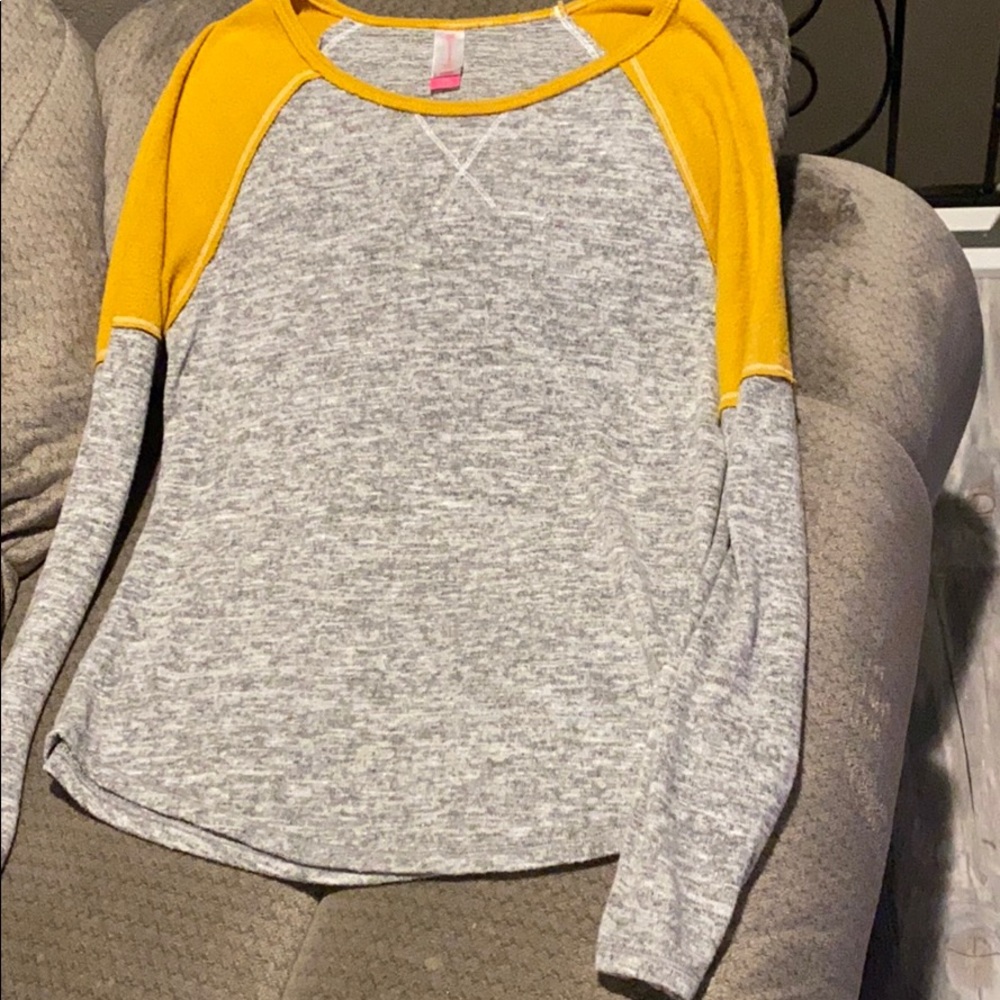 Long sleeve grey shirt